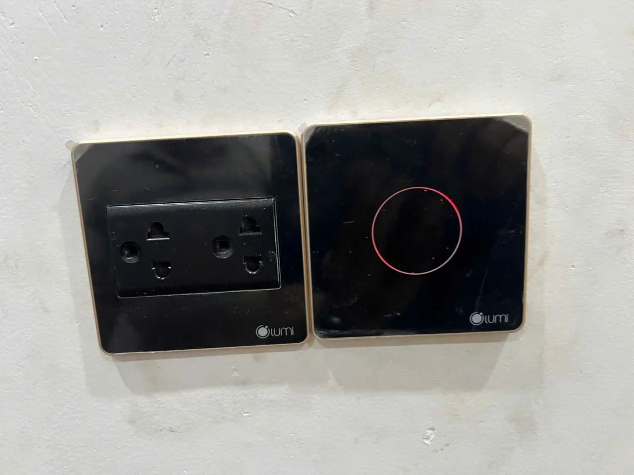 Công tắc cảm ứng và ổ cắm Lumi do Phúc Lộc Tech lắp đặt tại nhà khách hàng